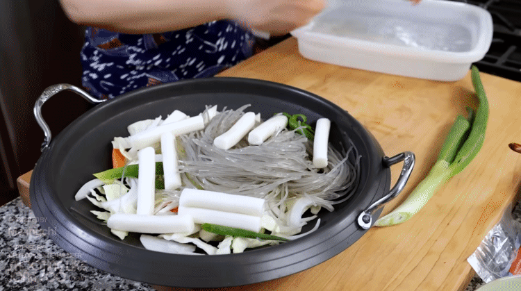 즉석 떡볶이 만들기.gif | 인스티즈