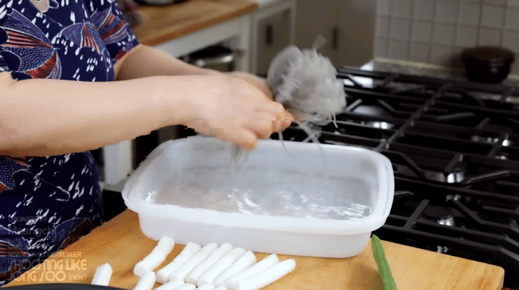 즉석 떡볶이 만들기.gif | 인스티즈