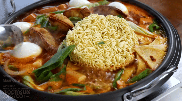 즉석 떡볶이 만들기.gif | 인스티즈