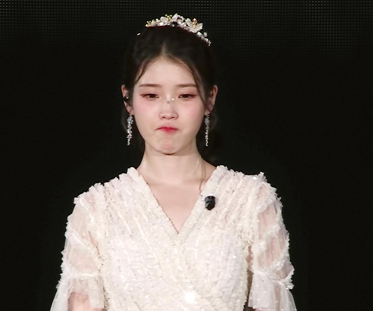 11년만에 만난 팬때문에 눈물터진 아이유.twt | 인스티즈