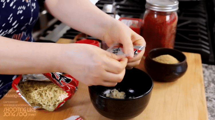 즉석 떡볶이 만들기.gif | 인스티즈