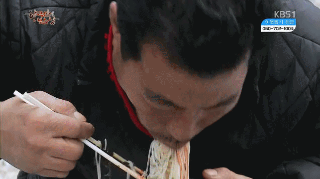 출출할때 먹으면 더 짱맛인 잔치국수.gif | 인스티즈