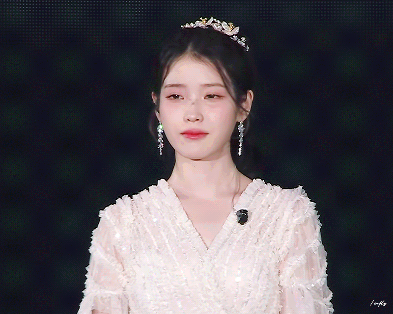 11년만에 만난 팬때문에 눈물터진 아이유.twt | 인스티즈