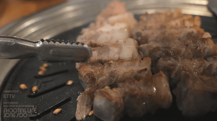 비 오는 날에는 삼겹살.gif | 인스티즈