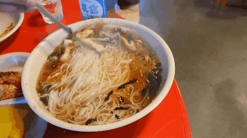 출출할때 먹으면 더 짱맛인 잔치국수.gif | 인스티즈