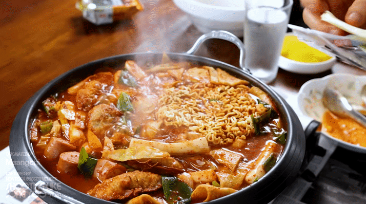 즉석 떡볶이 만들기.gif | 인스티즈