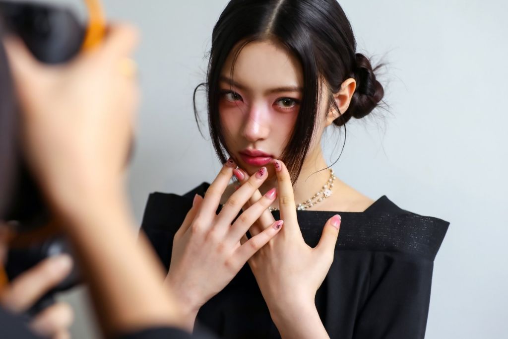 키키 마리끌레르 샤넬뷰티 화보 비하인드 사진 | 인스티즈
