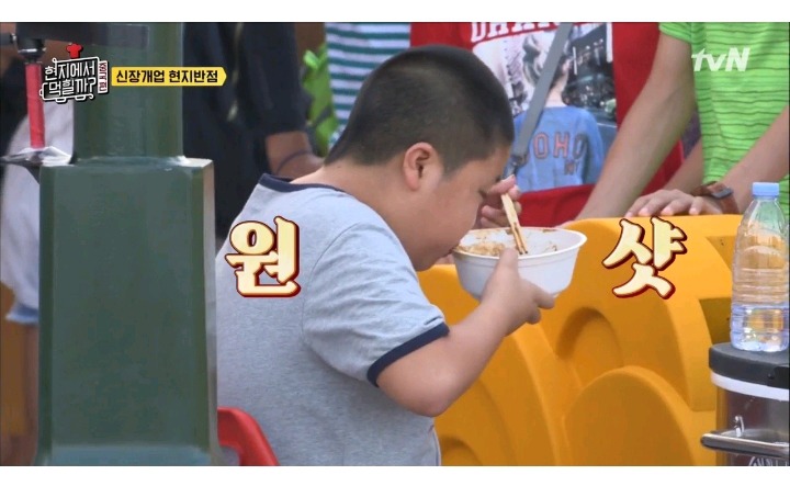 이연복셰프가 만든 짜장면 두그릇 다먹은 꼬마 아이 | 인스티즈