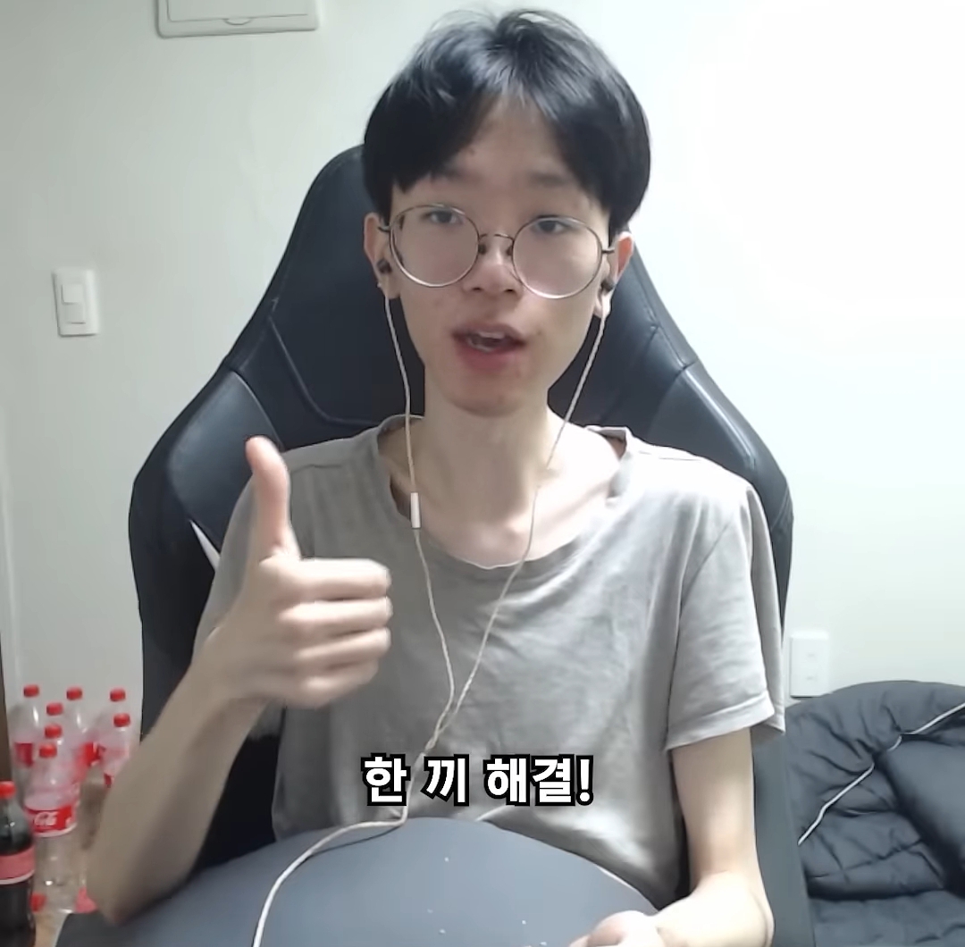요새 한입거리만 먹고 매번 배불러 죽을려고 하는 한 남자 유튜버 | 인스티즈