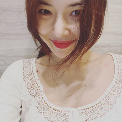  피부에 아예 박아버리는 더멀 피어싱”