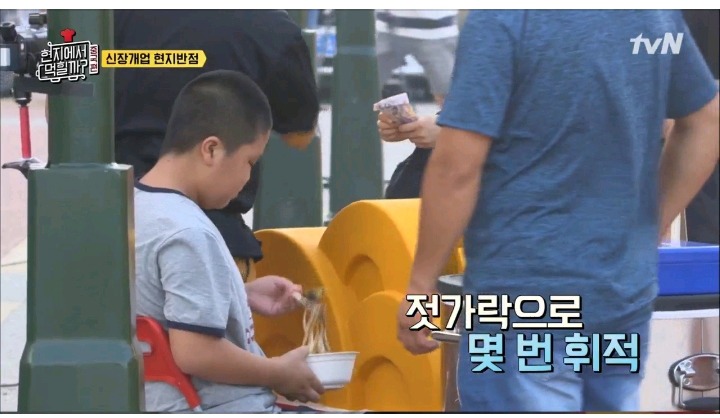 이연복셰프가 만든 짜장면 두그릇 다먹은 꼬마 아이 | 인스티즈