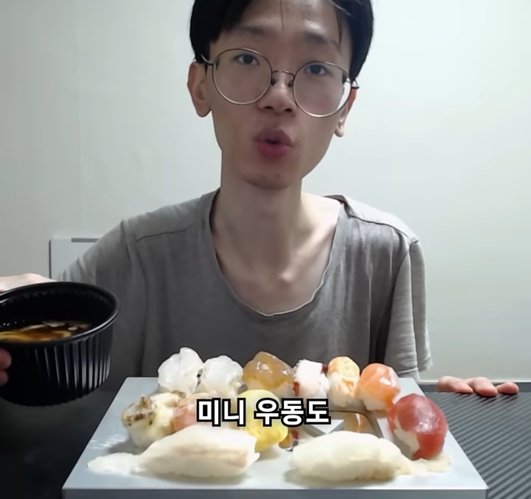 요새 한입거리만 먹고 매번 배불러 죽을려고 하는 한 남자 유튜버 | 인스티즈