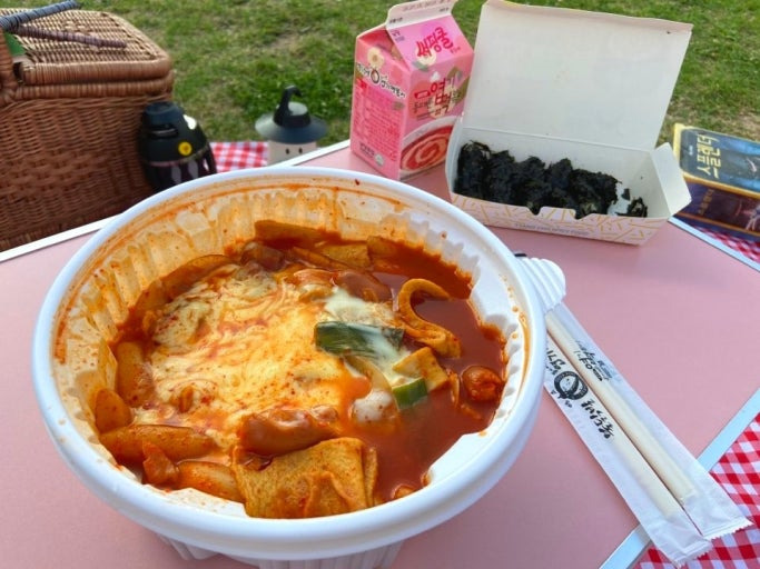 어느순간 한강 피크닉 국룰템이 된듯한 음식.jpg | 인스티즈