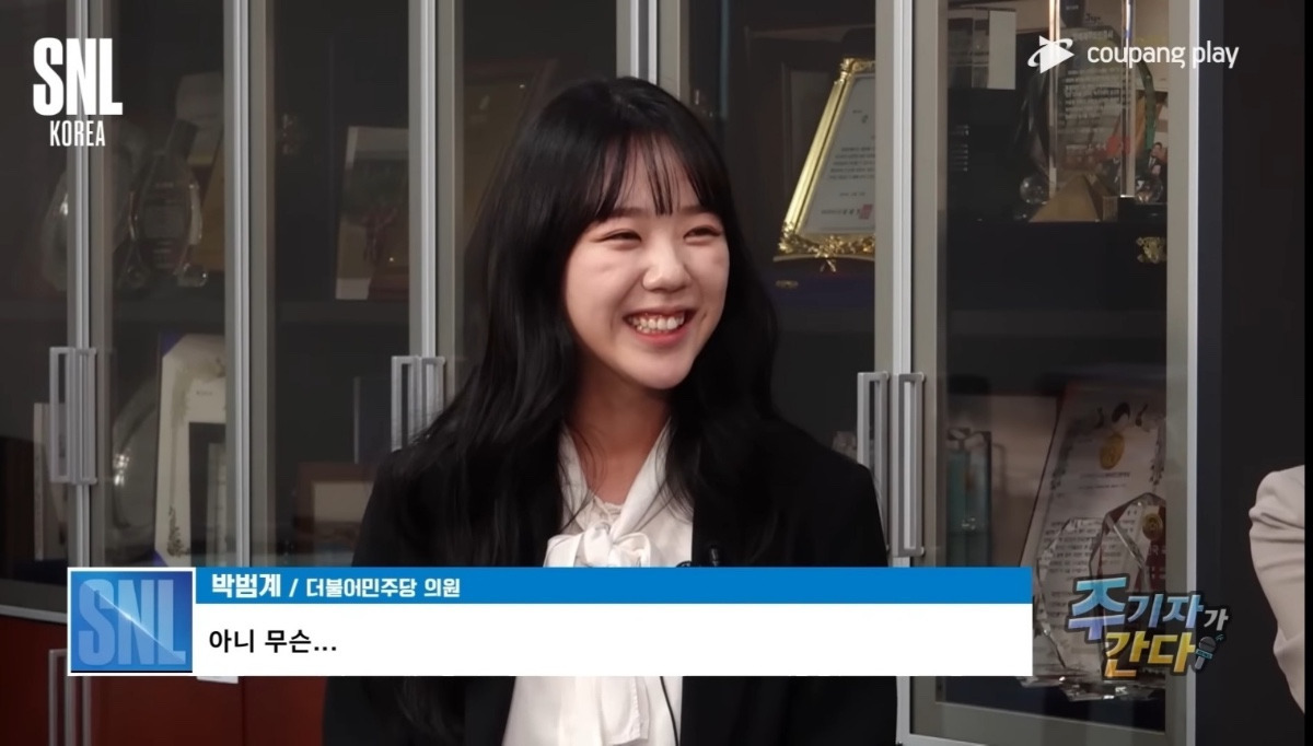 지예은 볼때마다 눈에 띄는 것.jpg | 인스티즈