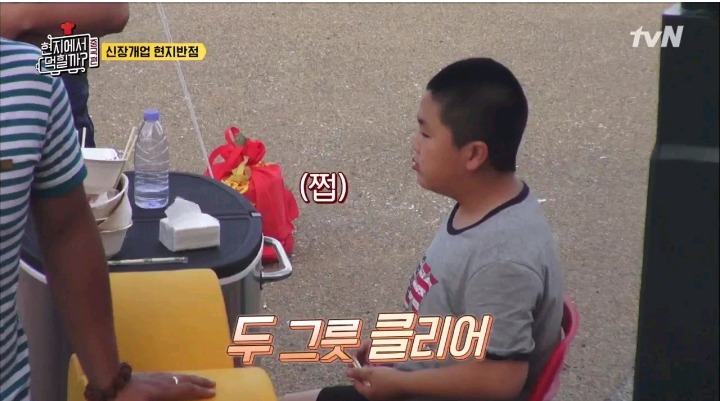 이연복셰프가 만든 짜장면 두그릇 다먹은 꼬마 아이 | 인스티즈
