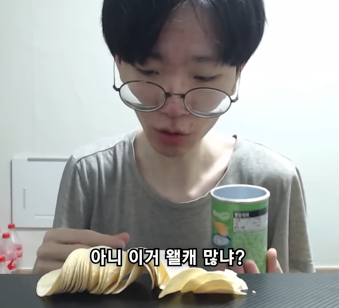 요새 한입거리만 먹고 매번 배불러 죽을려고 하는 한 남자 유튜버 | 인스티즈