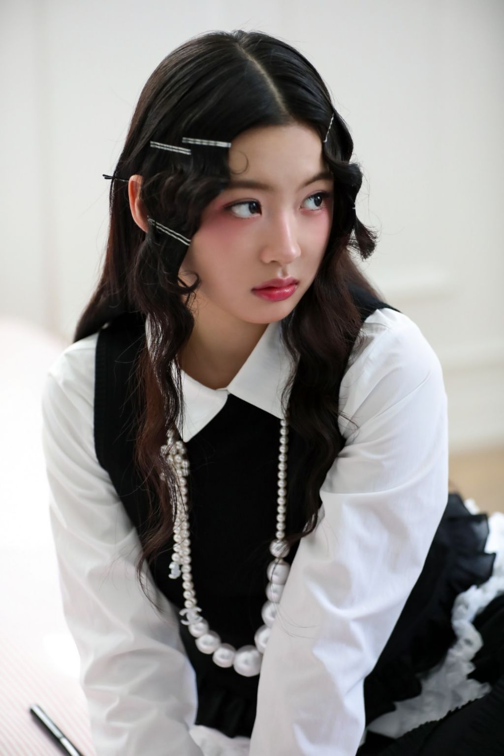 키키 마리끌레르 샤넬뷰티 화보 비하인드 사진 | 인스티즈
