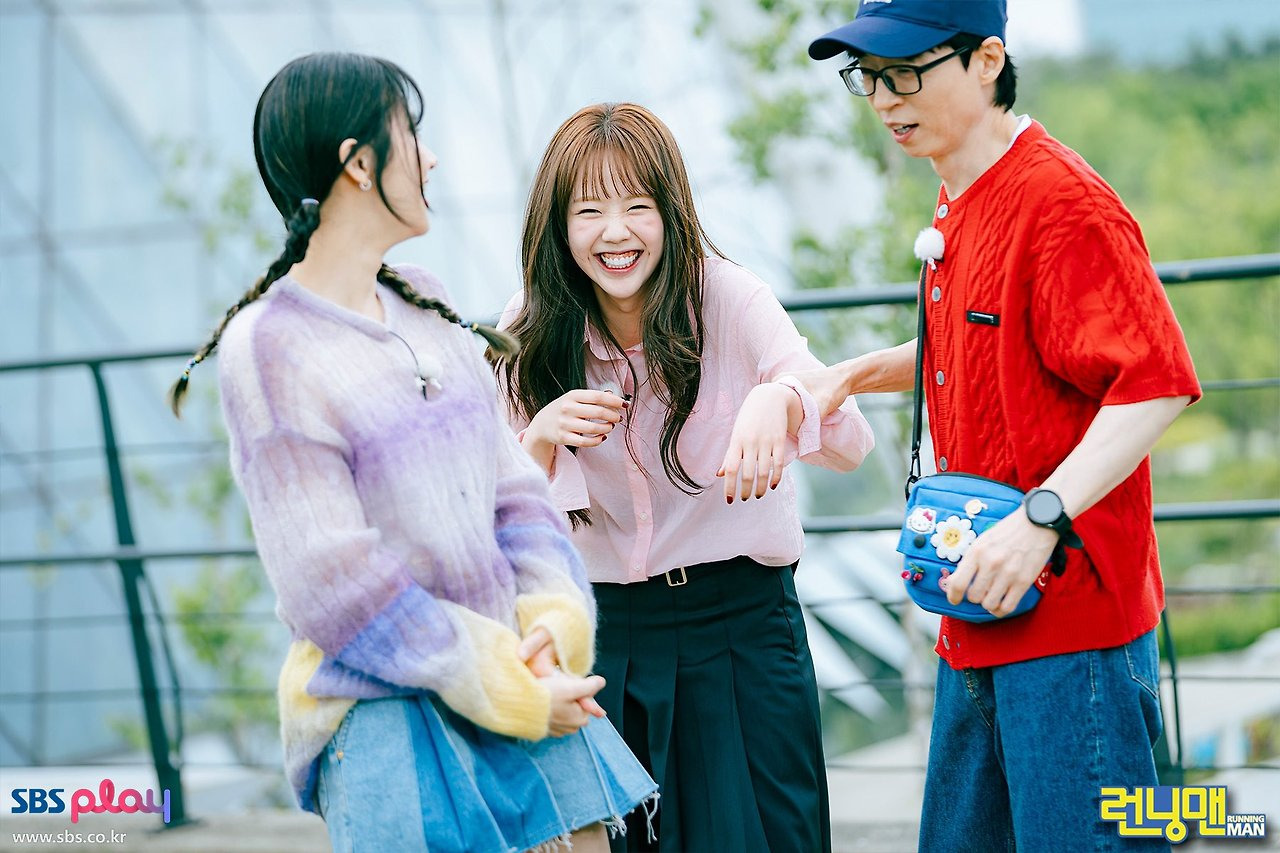 지예은 볼때마다 눈에 띄는 것.jpg | 인스티즈