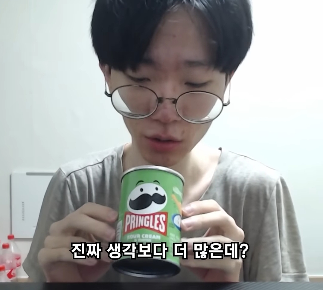 요새 한입거리만 먹고 매번 배불러 죽을려고 하는 한 남자 유튜버 | 인스티즈