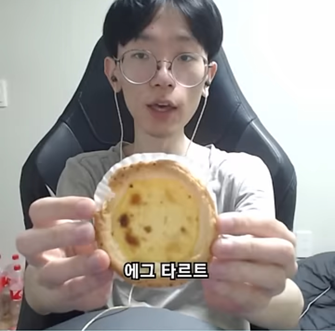 요새 한입거리만 먹고 매번 배불러 죽을려고 하는 한 남자 유튜버 | 인스티즈