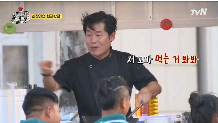이연복셰프가 만든 짜장면 두그릇 다먹은 꼬마 아이 | 인스티즈