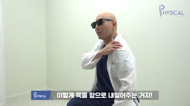 목, 어깨 뻐근한 사람들 직빵으로 효과가 느껴지는 운동법.jpgif | 인스티즈