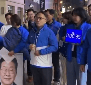 광화문에서 댄스폭주기관차 박선원 의원 | 인스티즈