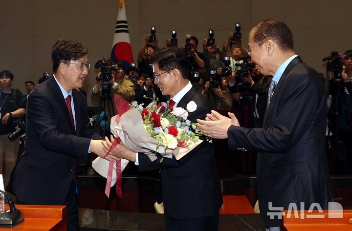 권성동 "과거 우여곡절 잊고 김문수 중심으로 정권 창출 매진해야" | 인스티즈