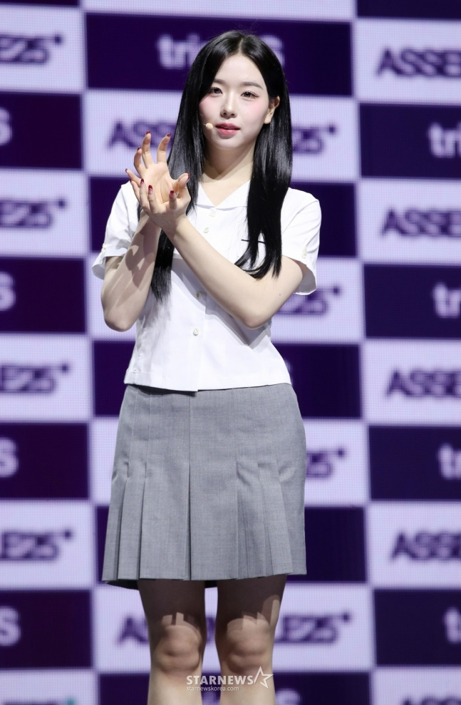 오늘자 단체 교복 입고 쇼케이스 하는 트리플에스 | 인스티즈