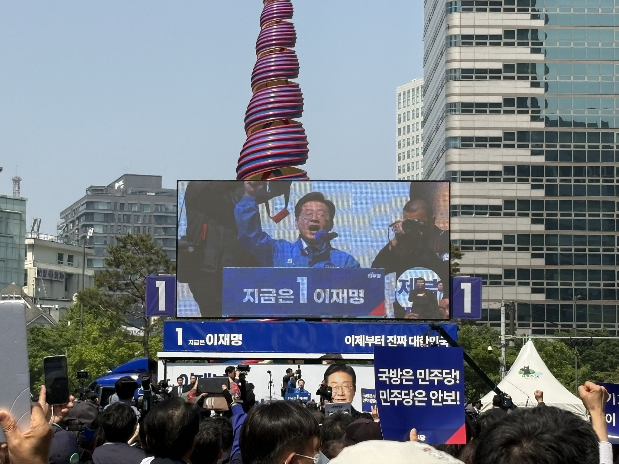 이재명의 놀라운 위치선정 | 인스티즈