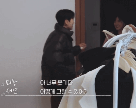 플러팅하면 플러팅인줄 모르고 플러팅 안하면 플러팅으로 오해 받는 연프 여출... | 인스티즈