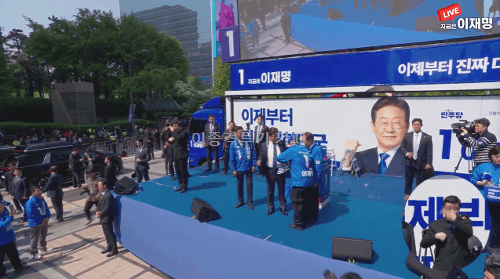  선거 운동복으로 환복하는 이재명 대통령 후보