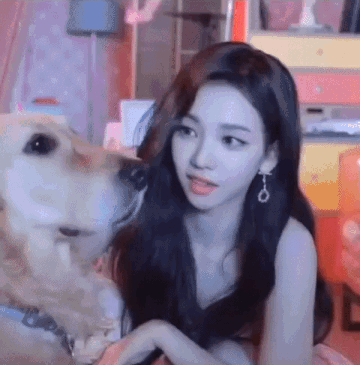  카리나 앞에서 긴장한 인절미1