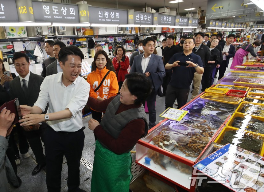 오늘도 꿀빠는 이준석 후보 경호원들 | 인스티즈