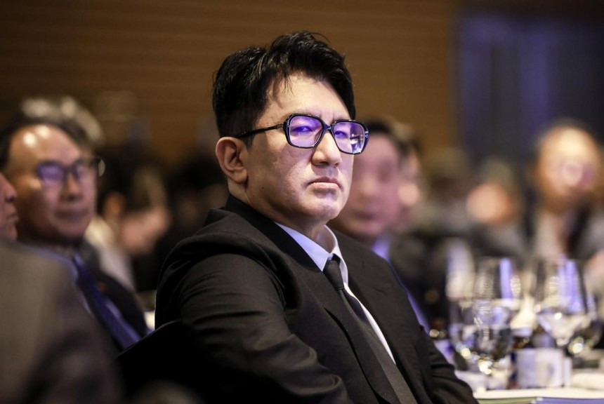  법원 방시혁, 내달 20일 SM재판 출석하라” 소환장