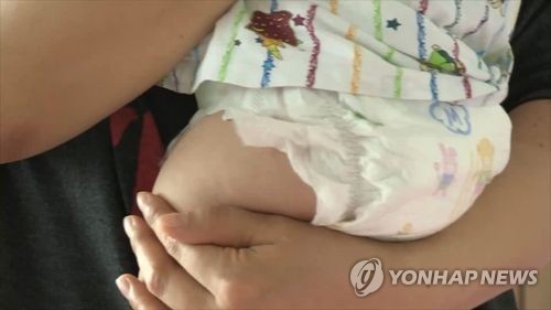 11개월 딸이 울고 보챈다며 때리고 방바닥에 내던져 숨지게 한 20대 친부 징역 20년 | 인스티즈