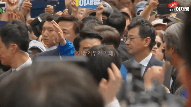  대구 동성로 유세에 도착한 이재명 대통령 후보