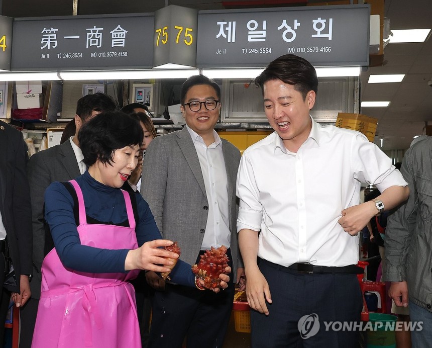 오늘도 꿀빠는 이준석 후보 경호원들 | 인스티즈
