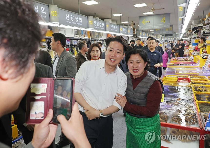 오늘도 꿀빠는 이준석 후보 경호원들 | 인스티즈