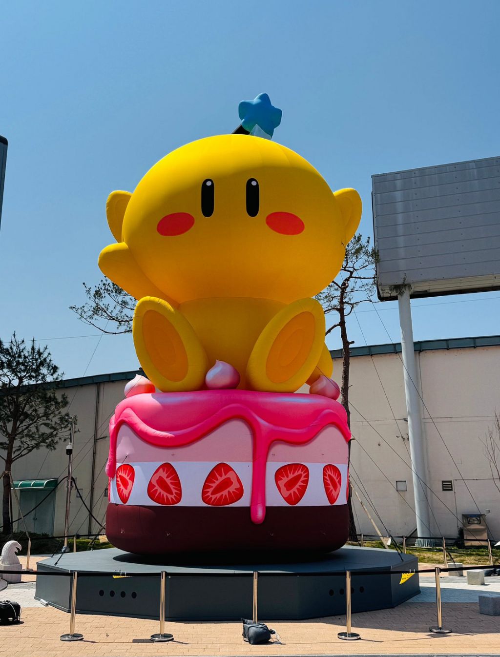  볼파크에 대형 꿈돌이 설치중이래