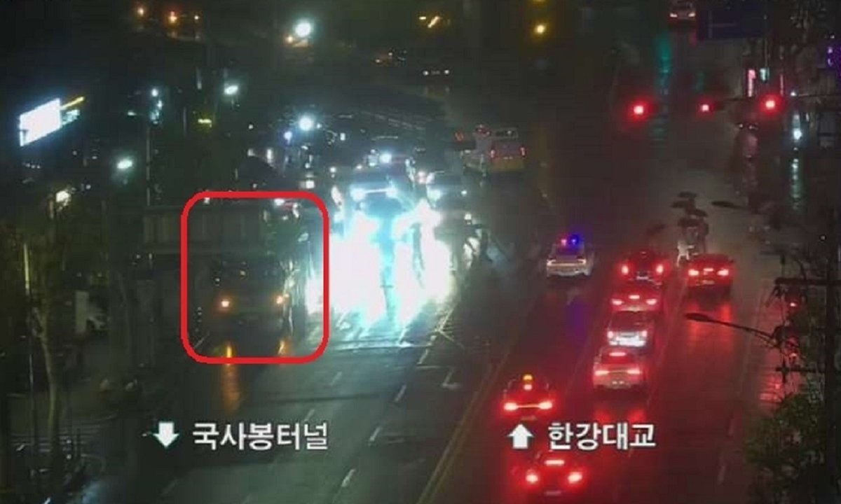 마을버스 내리다 넘어진 20대, 바퀴 깔려 사망… | 인스티즈