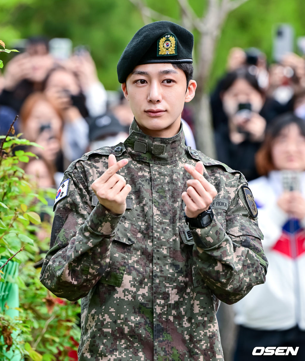 오늘자 몬스타엑스 형원 전역 기사사진