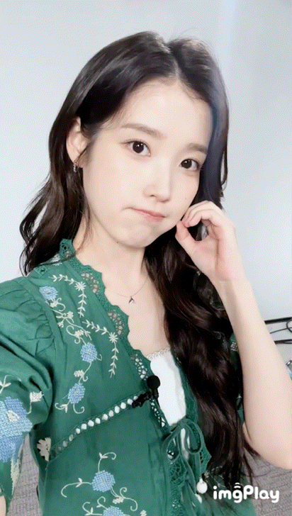 공식 글로벌 소통 커뮤 시작한 아이유 | 인스티즈