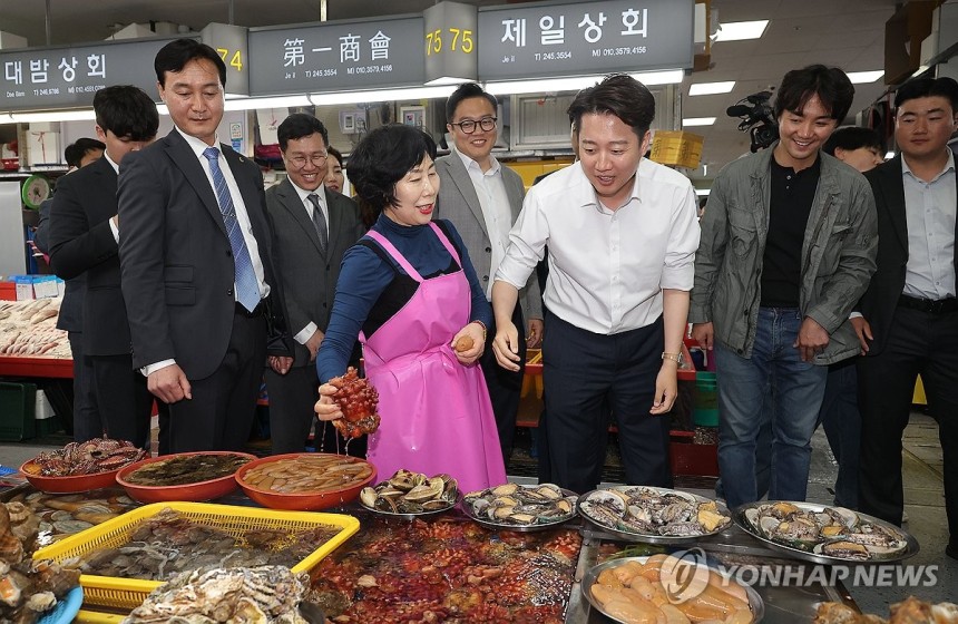 오늘도 꿀빠는 이준석 후보 경호원들 | 인스티즈