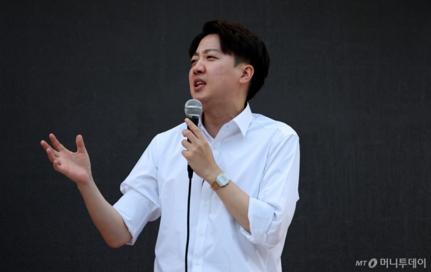 이준석 "민주당, 여성표 받겠다고 여가부 확대…포퓰리즘에 찌들어" | 인스티즈