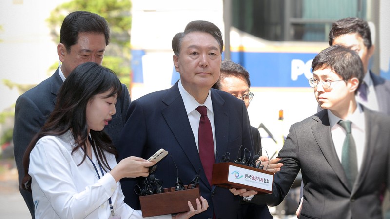 고개 숙인 전직 대통령과 다른 길반성·사과 안 한 尹 | 인스티즈
