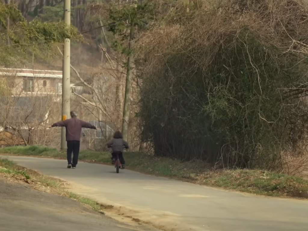 8살 '우리'와 70살 '종도'의 우정 (다큐인사이트 우리의 시간은 빛나고 있어) | 인스티즈