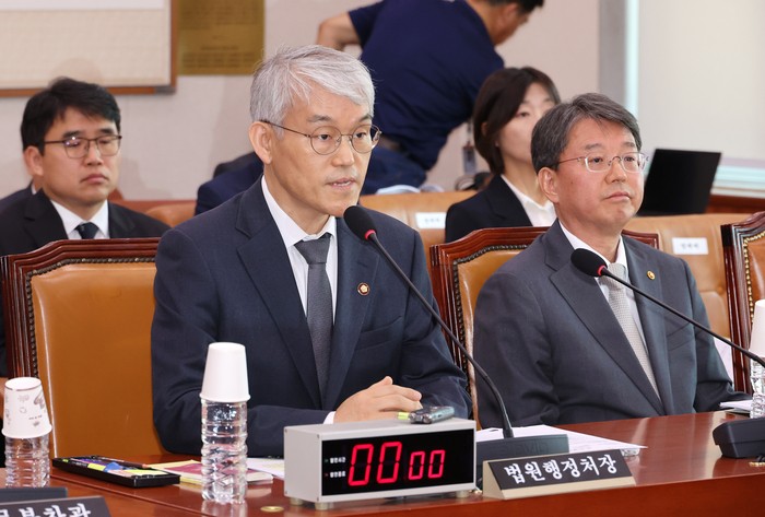 민주 "尹 재판 맡은 지귀연 판사, 룸살롱 접대 의혹” | 인스티즈
