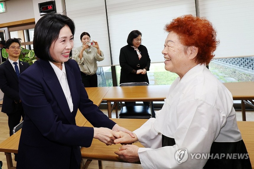 김혜경, 5·18 유족 면담…"시간이 갈수록 어머니 마음 느껴" | 인스티즈