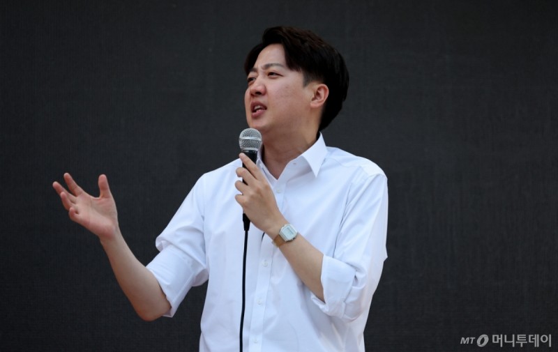 이준석 "민주당, 여성표 받겠다고 여가부 확대…포퓰리즘에 찌들어" | 인스티즈